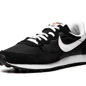 Nike Men's Black and White Challenger Sneakers